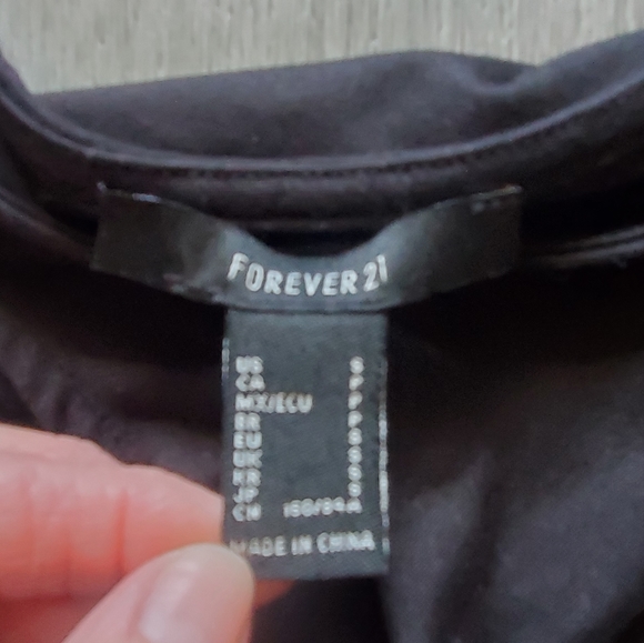 Forever 21 One Shoulder Crop Top - Picture 3 of 4